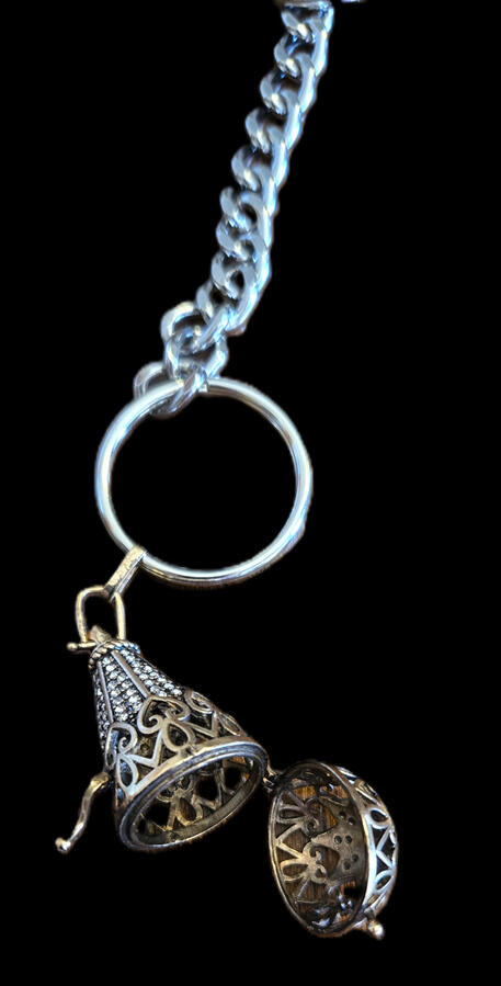 Pendant collar choker open